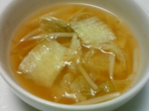 生姜粉末入りキムチともやしのスープ